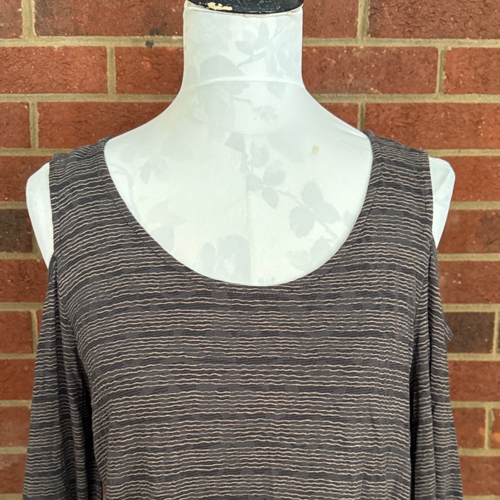 Lucky Brand Black and Gray Cold Shoulder Bell Sleeves Top - Picture 4 of 11